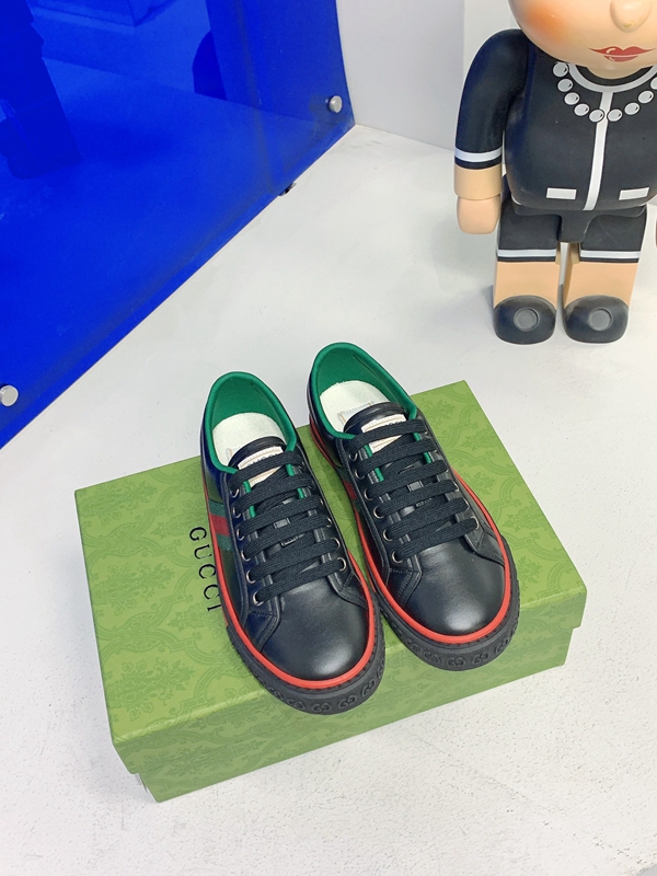 グッチ靴正面デザイン